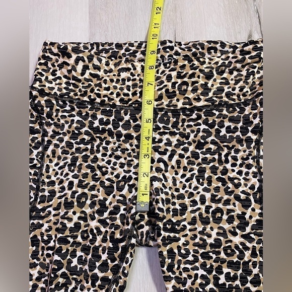 Outdoor Voices Leopard TechSweat Flex/MoveFree Leggings Size M - Picture 4 of 10